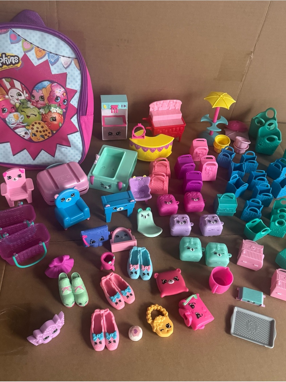 60 pieces of Shopkins accessories/toys